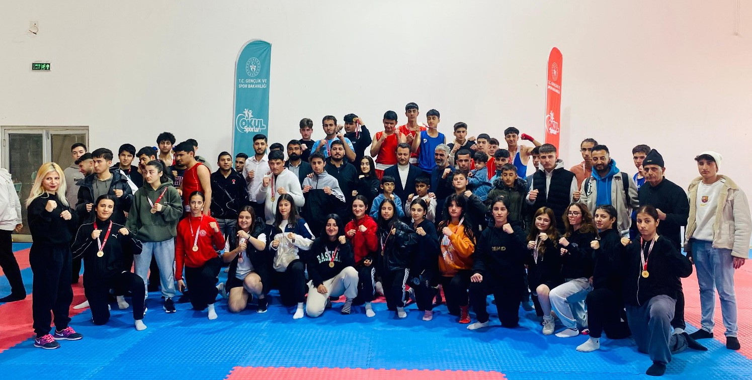 Besnili sporcular boksta il şampiyonu oldu
