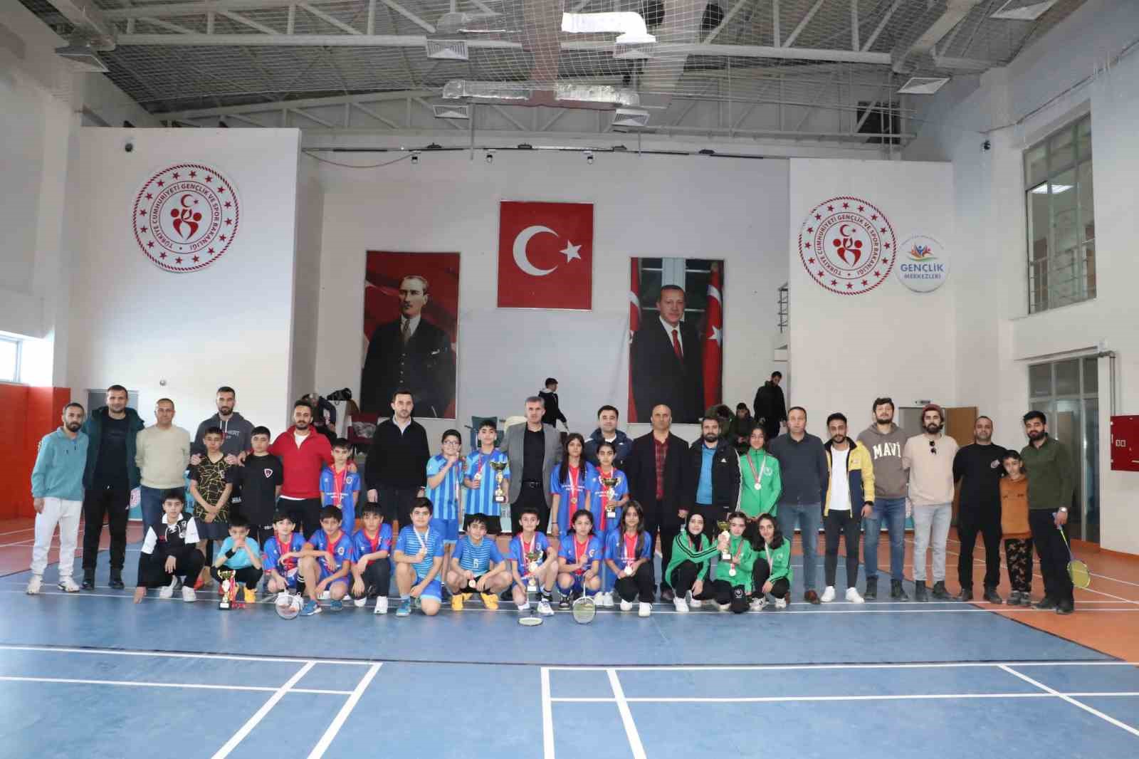 Hakkari&rsquo;de badminton m&uuml;sabakaları yapıldı
