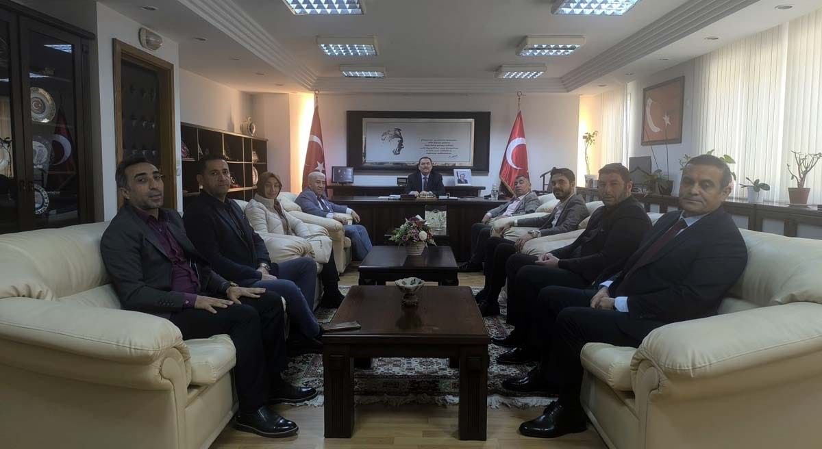Çorumlu iş insanları Muratpaşa Kaymakamı ile bir araya geldi
