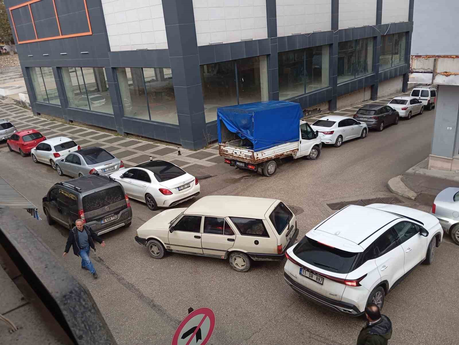 Bilecik’te sorumsuz sürücü trafiği birbirine kattı