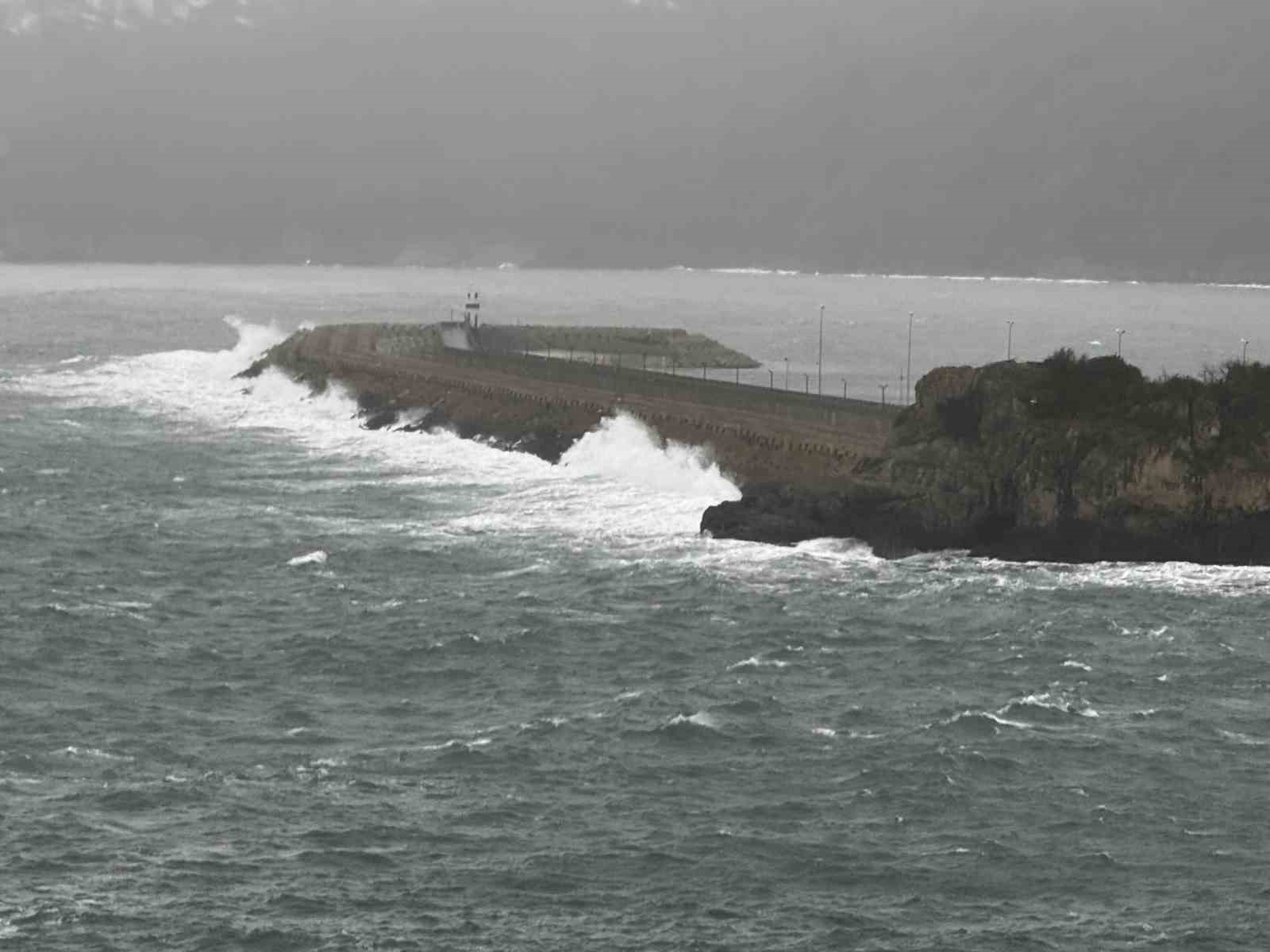 Meteorolojinin uyardığı Bartın’da fırtına