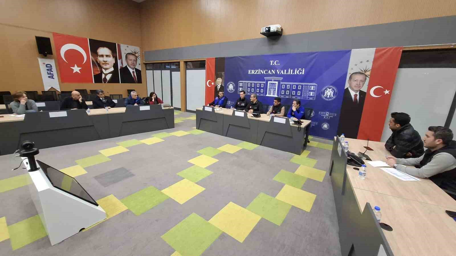 AFAD, Erzincan Kent Konseyi &Uuml;yeleri ile toplantı d&uuml;zenledi
