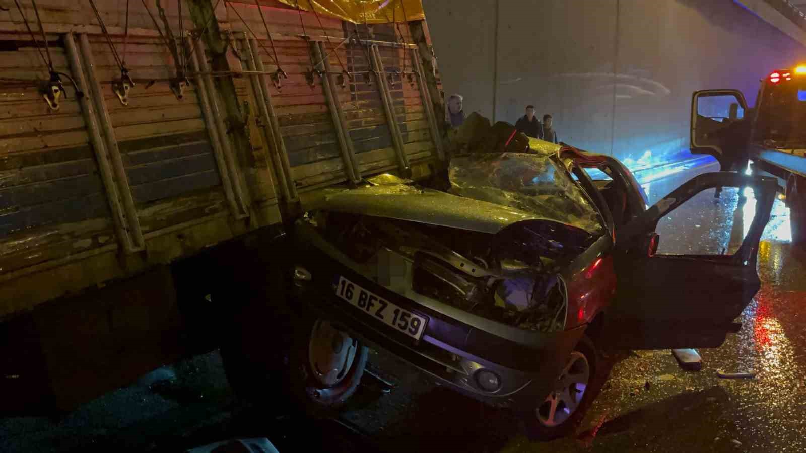 Bursa’da alt geçitte zincirleme kaza: 1 ölü, 1’i ağır 4 yaralı