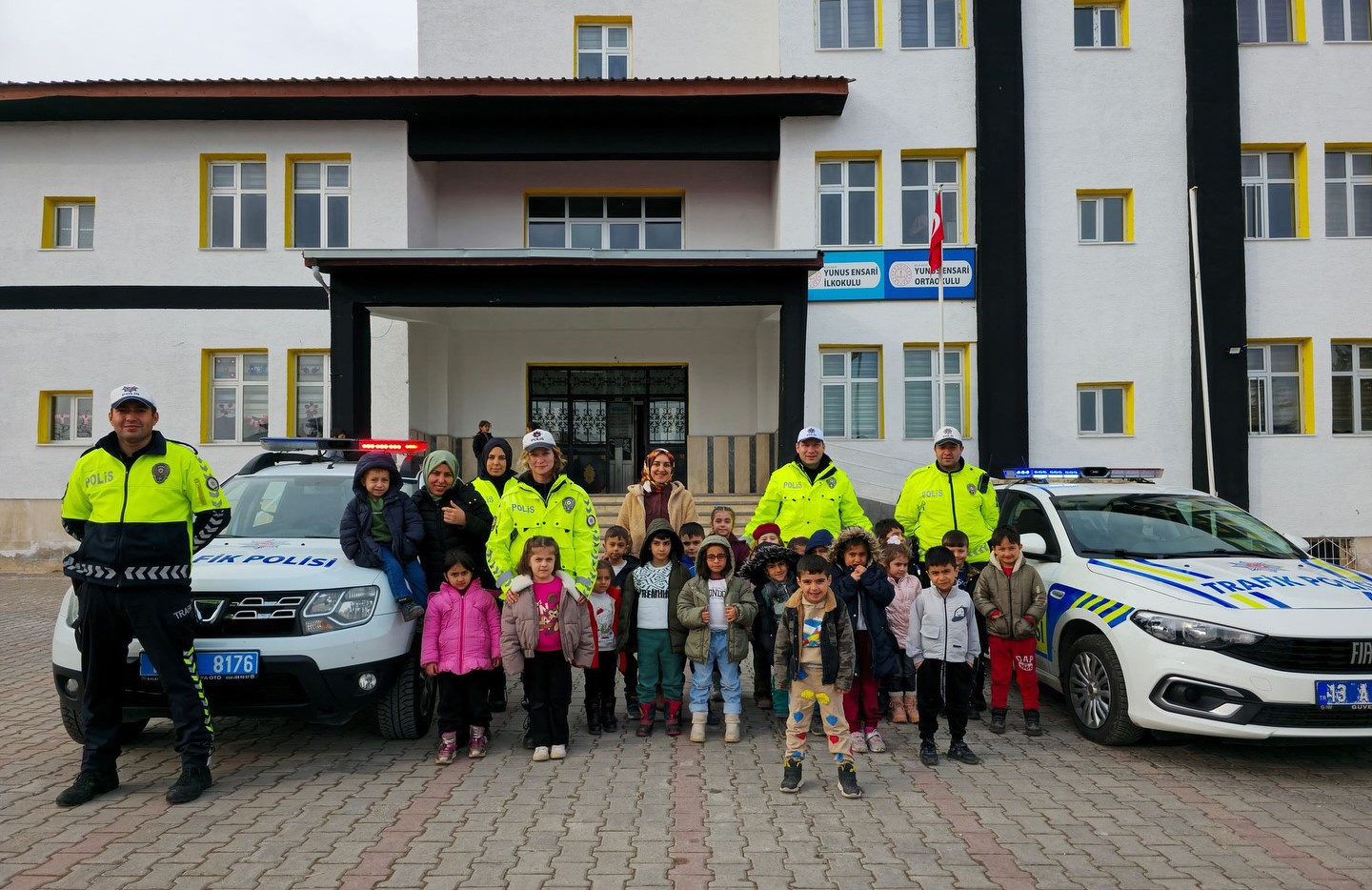 Ahlat’ta miniklere trafik güvenliği eğitimi
