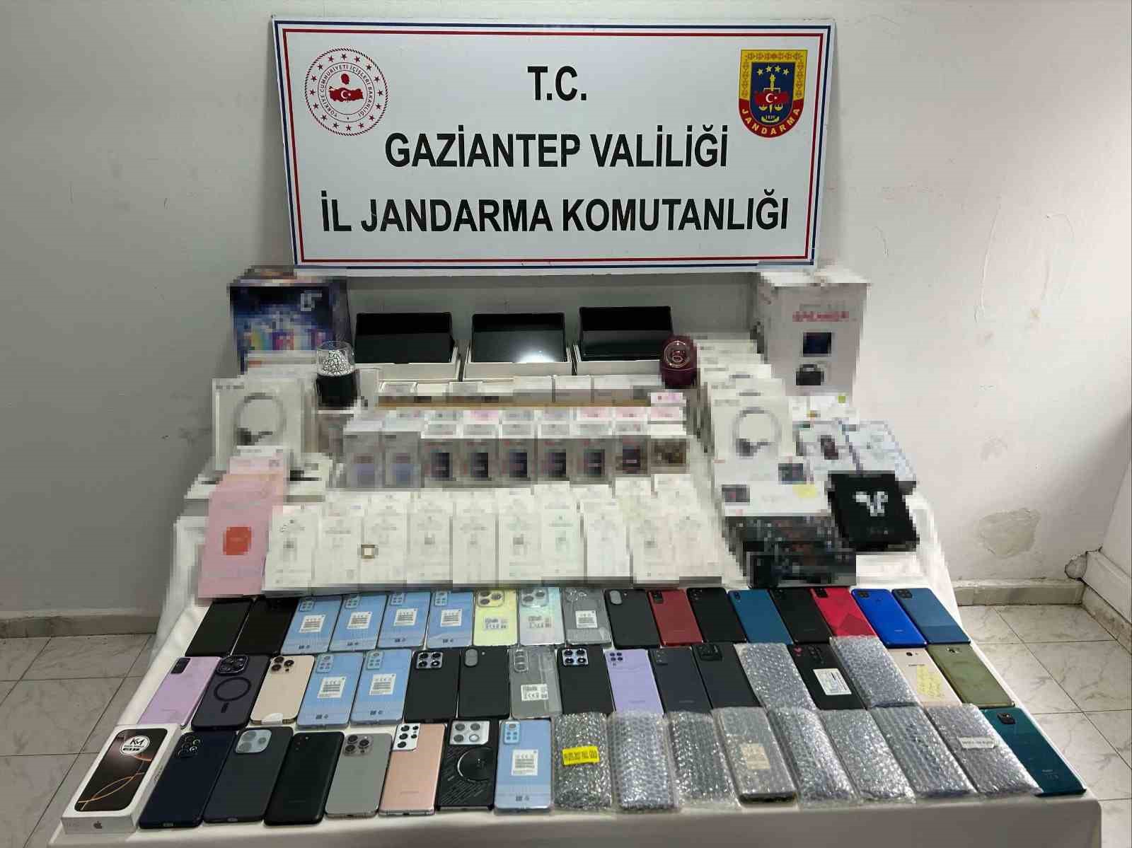 Gaziantep’te 3 milyon TL değerinde kaçak elektronik eşya ele geçirildi: 3 gözaltı
