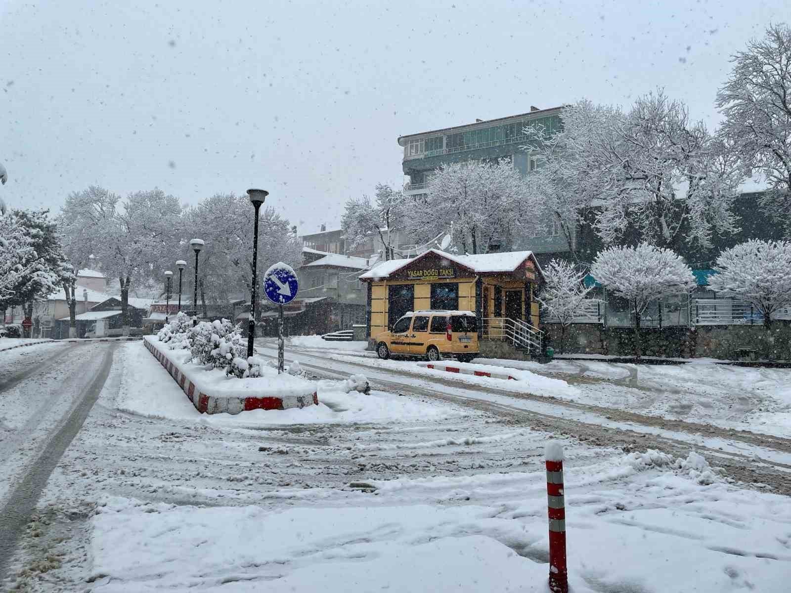 Kavak&rsquo;ta kar kalınlığı 30 santimetreye ulaştı
