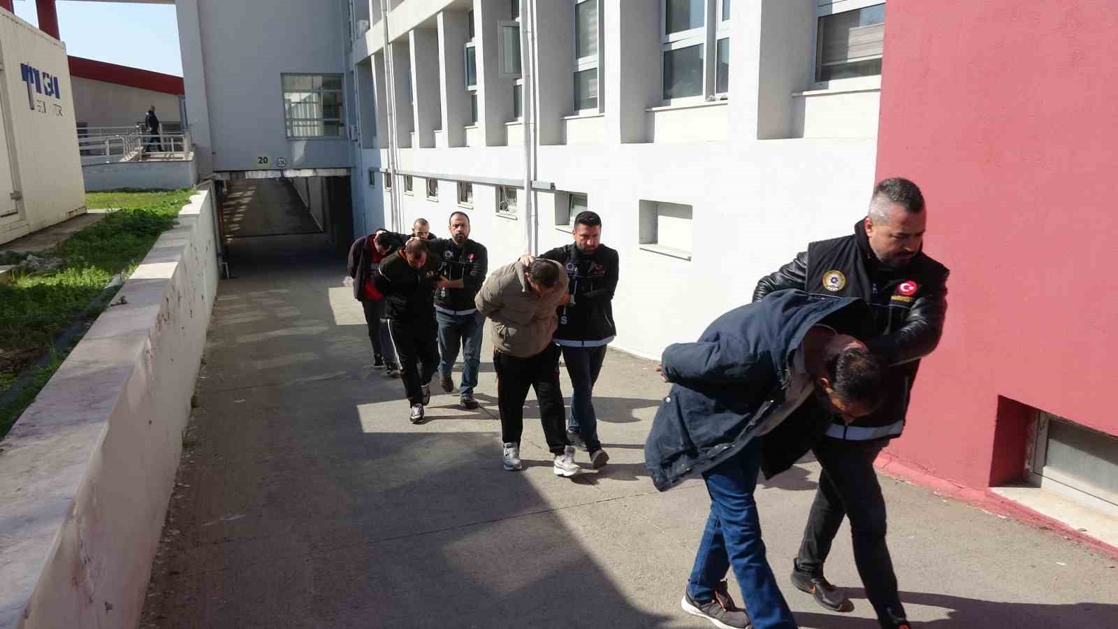 Şafak operasyonuyla yakalanan 30 torbacı tutuklandı
