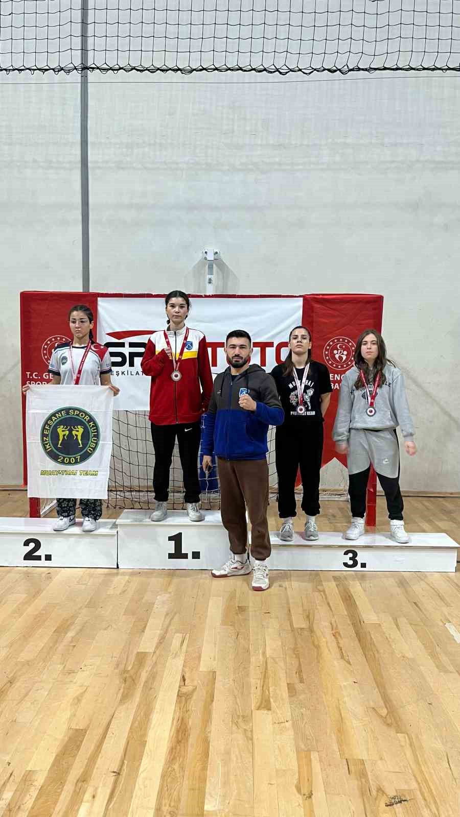 Muaythai sporcularından 10 madalya
