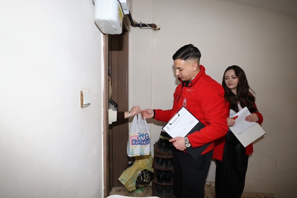 Şehzadeler Belediyesi’nin çocuklara süt desteği başladı