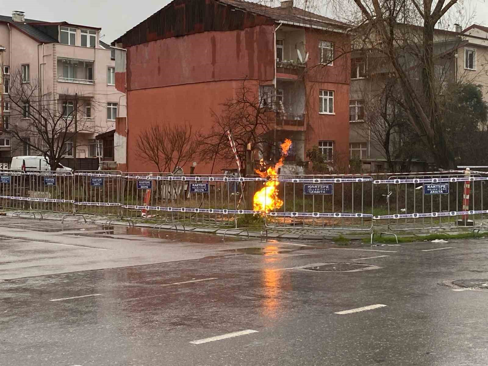 Metan gazı 22 saattir yanıyor
