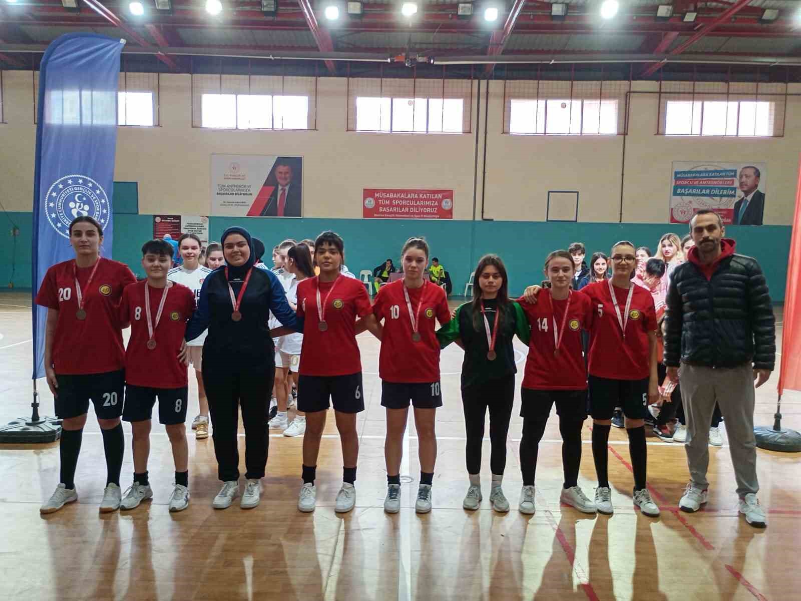 Manisa&rsquo;da Okul Sporları Futsal Gen&ccedil;ler İl Birinciliği m&uuml;sabakaları sona erdi
