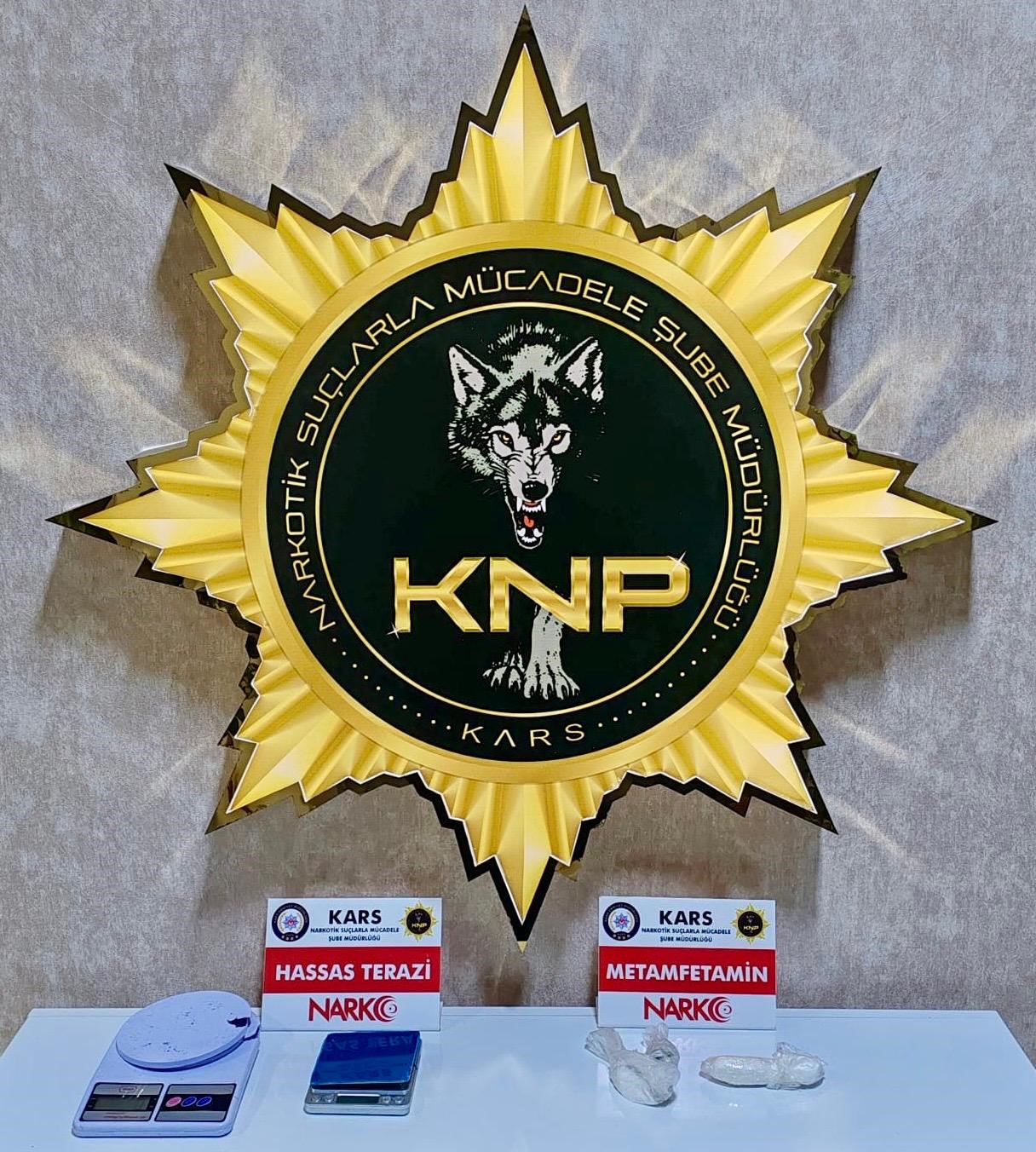 Kars’ta uyuşturucu taciri 2 kişi tutuklandı