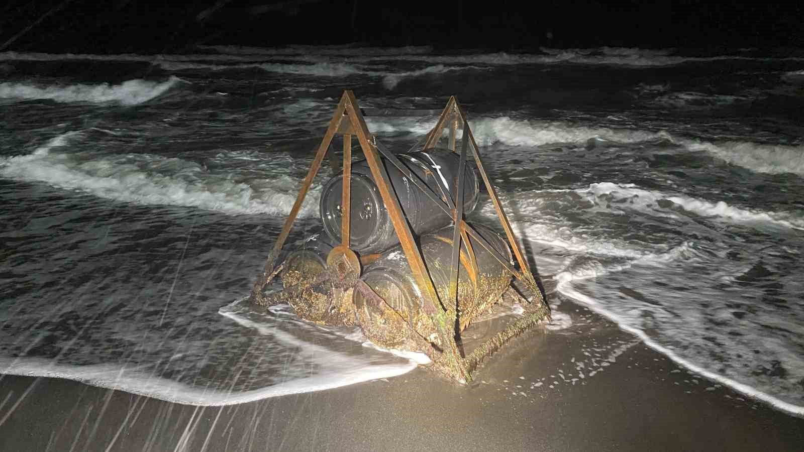 Sahile vuran variller ekipleri harekete geçirdi