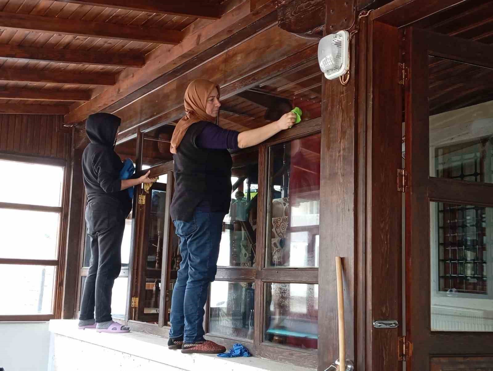 Pazaryeri’nde camilerde temizlik yapıldı