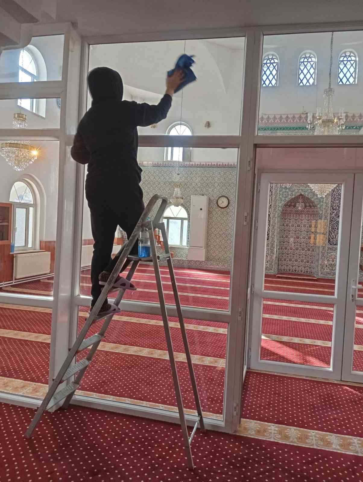 Pazaryeri&rsquo;nde camilerde temizlik yapıldı
