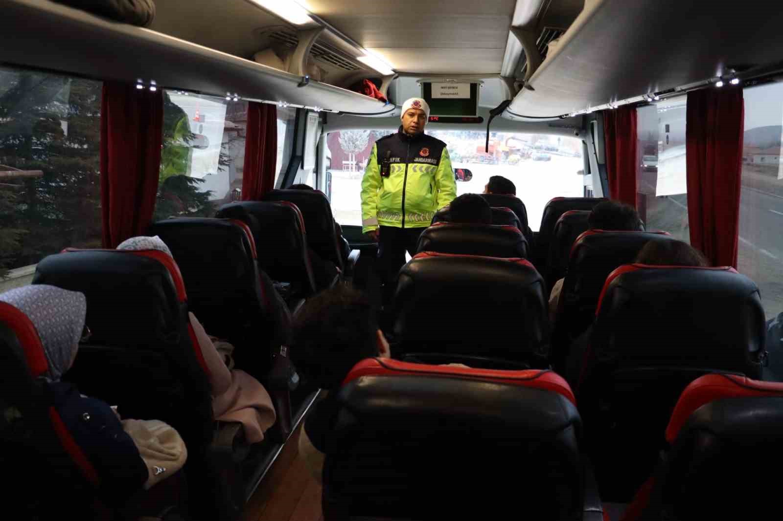 Aksaray&rsquo;da sivil trafik jandarmaları yolcu otob&uuml;slerini denetledi
