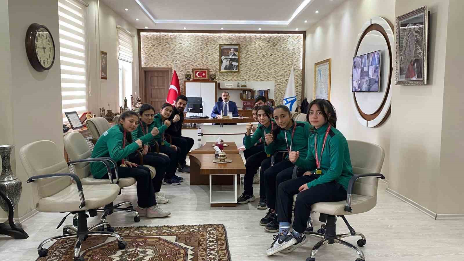 Arpa&ccedil;aylı kızlar futsalda b&ouml;lge şampiyonu
