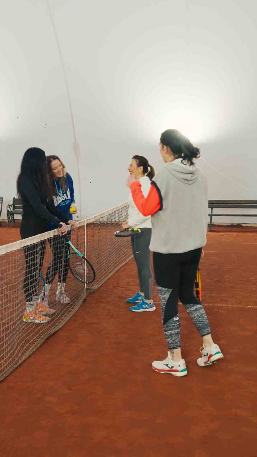 Espark Kadınlar Tenis Turnuvası&rsquo;nda kıyasıya rekabet devam ediyor
