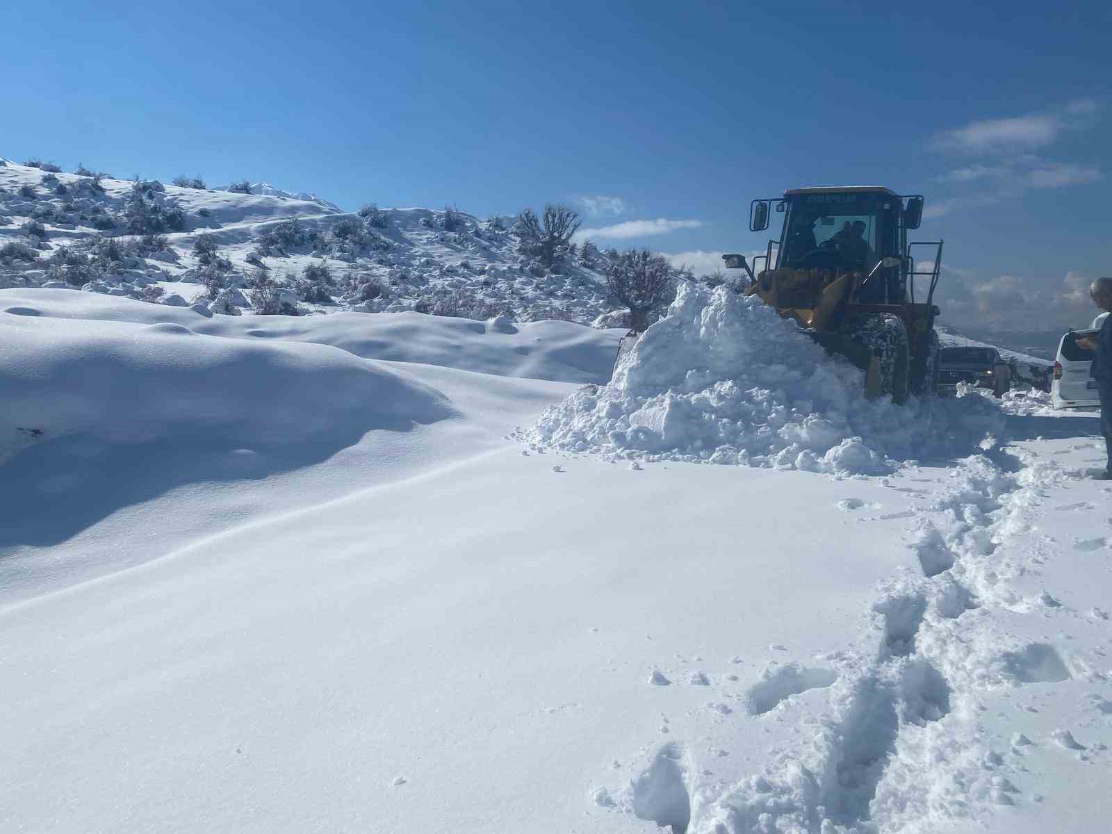 Batman’da kapanan köy ve mezra yolları ulaşıma açıldı