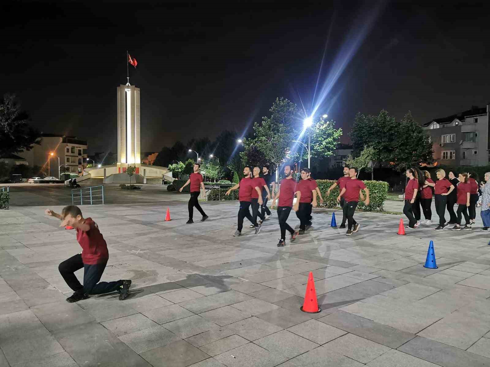 Halk Oyunları Topluluğu, geleneksel zenginlikleri yaşatmaya devam ediyor
