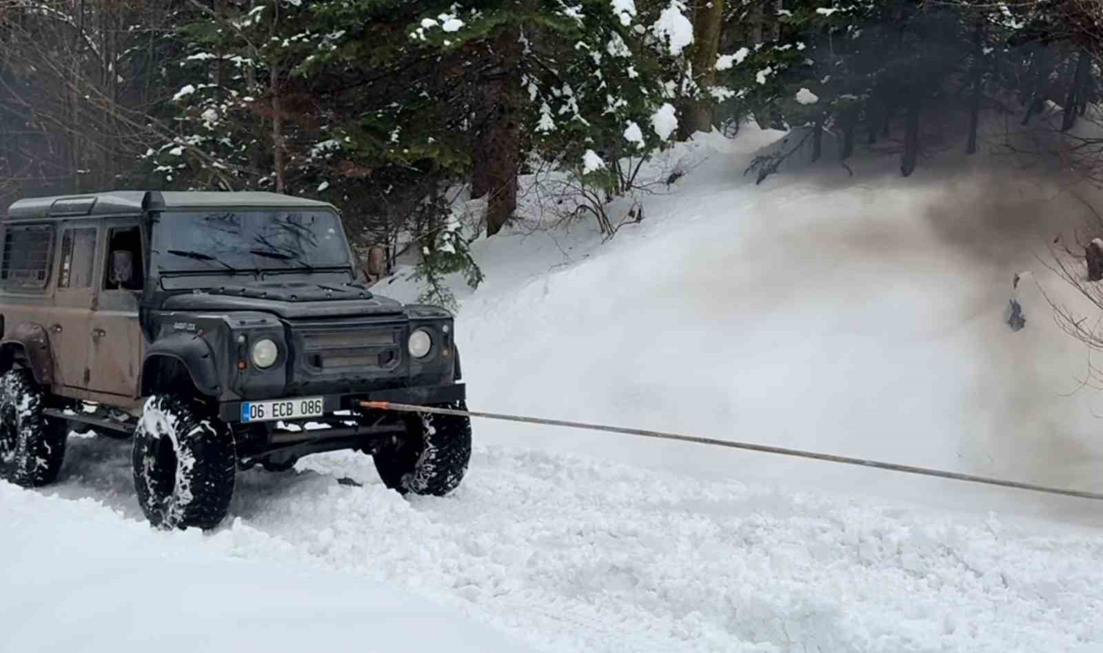 Off-road tutkunları karlı arazinin keyfini çıkardı
