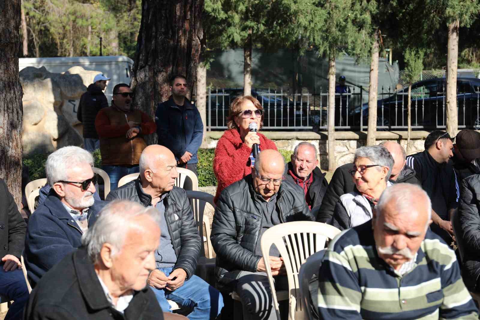 Başkan Ünlü, mahalle sakinlerinin taleplerini dinledi