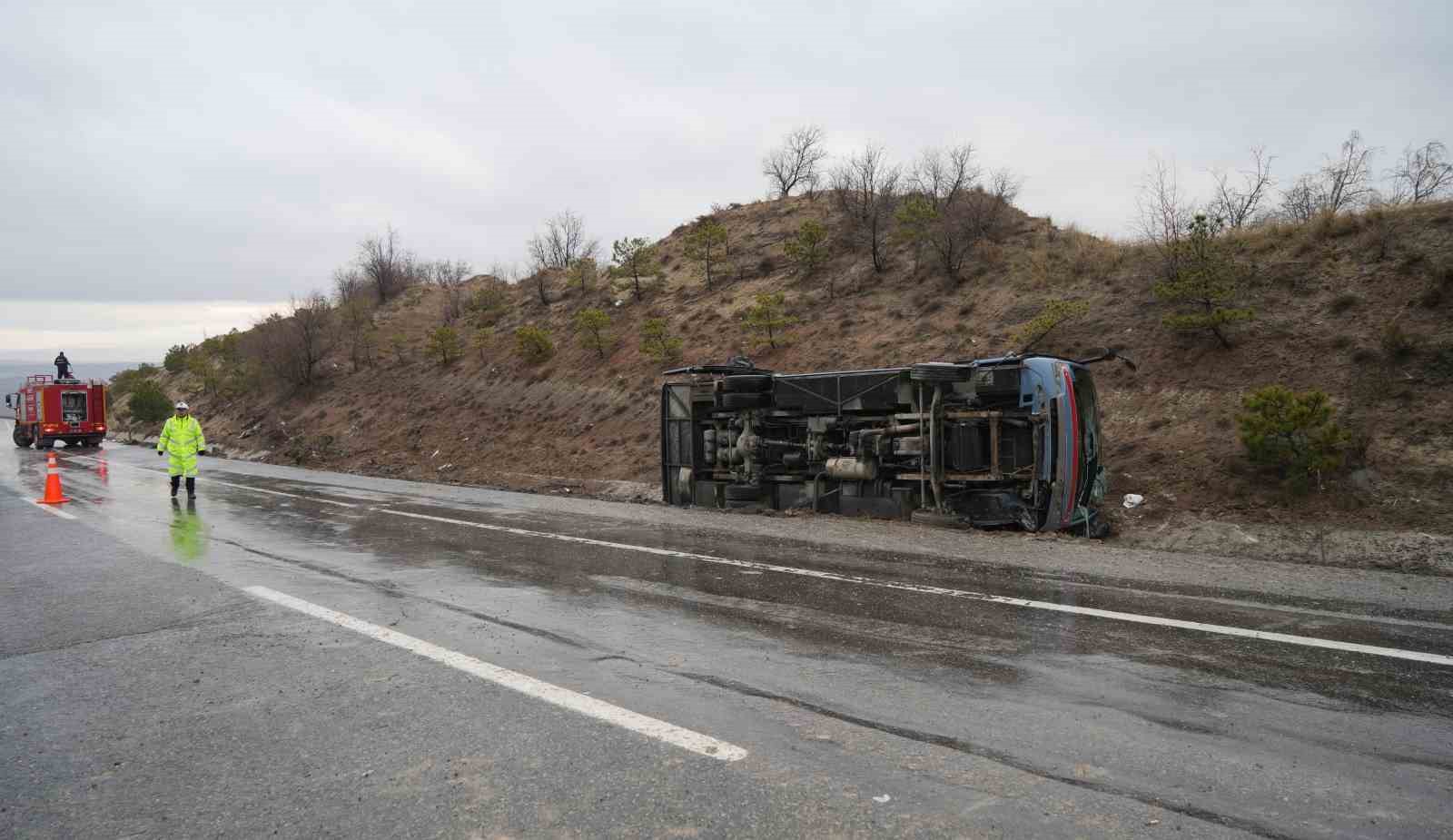 Kırıkkale’de cezaevi ring aracı devrildi: 7’si jandarma personeli 9 yaralı