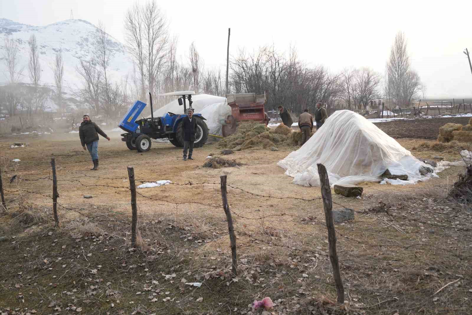 Muş&rsquo;ta kış ortasında patoz mesaisi
