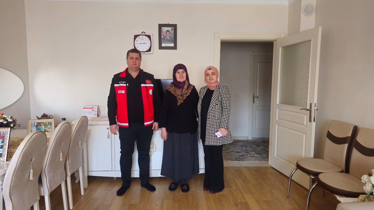 Vali Yardımcısı Kurt’tan seneyi devriyesinde şehit ailesine ziyaret