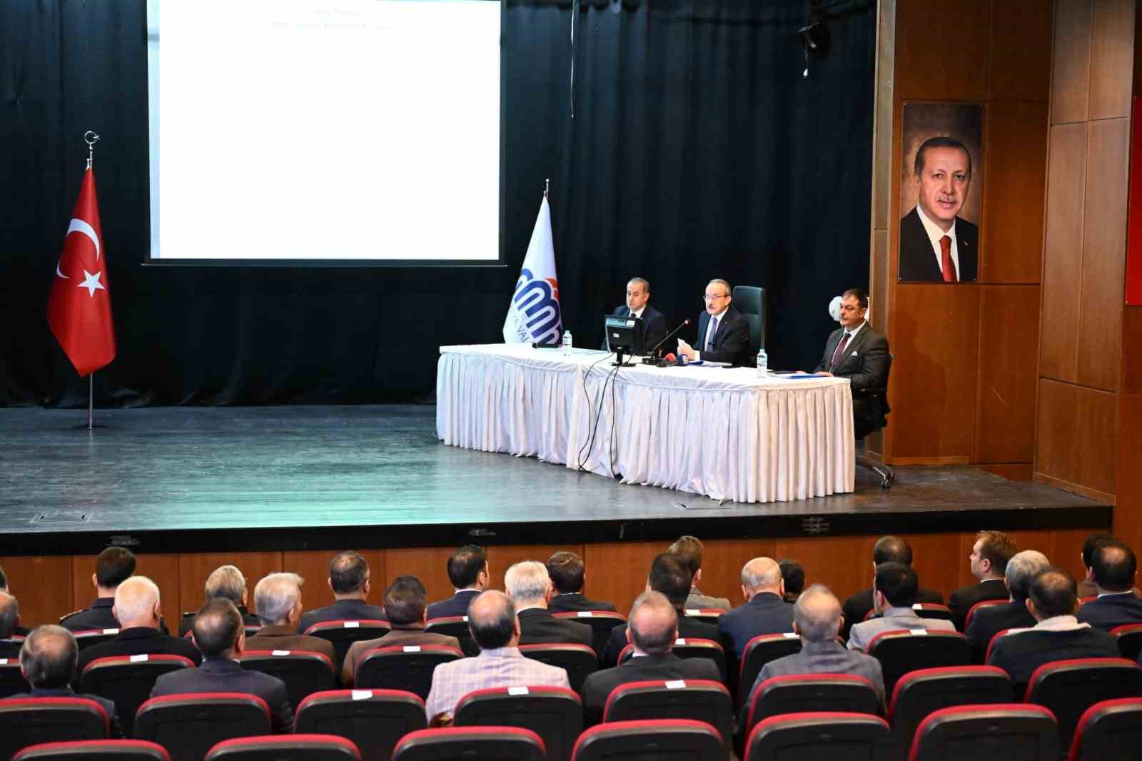Malatya Valisi Yavuz, sokak hayvanları için yeni düzenlemeyi açıkladı