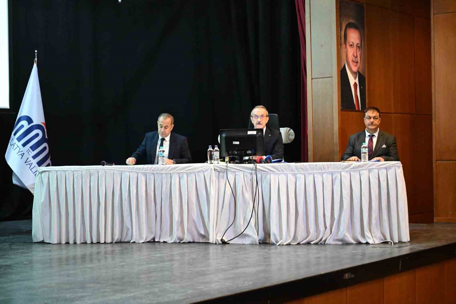 Malatya Valisi Yavuz, sokak hayvanları i&ccedil;in yeni d&uuml;zenlemeyi a&ccedil;ıkladı
