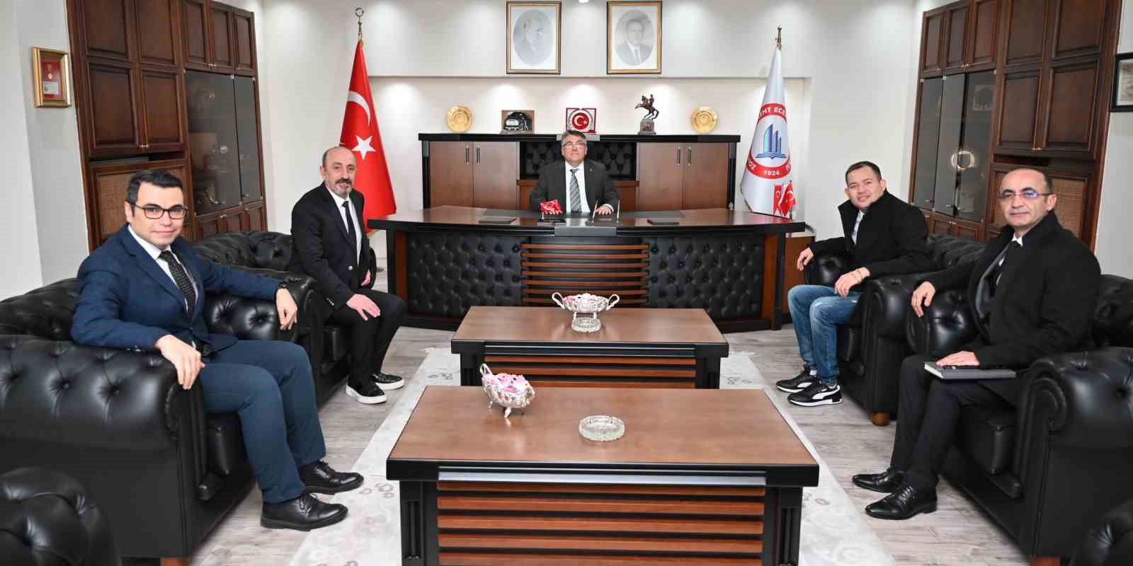 BEÜ Rektörü Özölçer, akademisyenleri ve doktora öğrencisini ağırladı