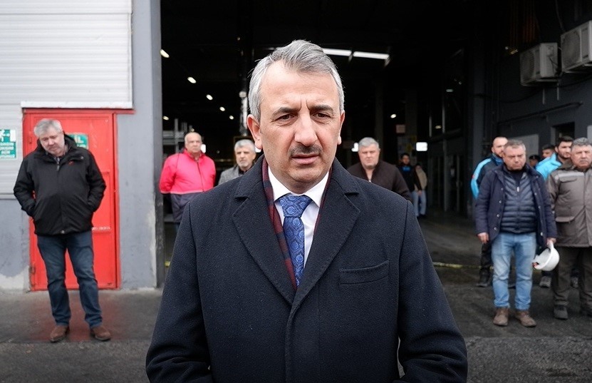 Vali Sezer, yanan fabrikada incelemelerde bulundu