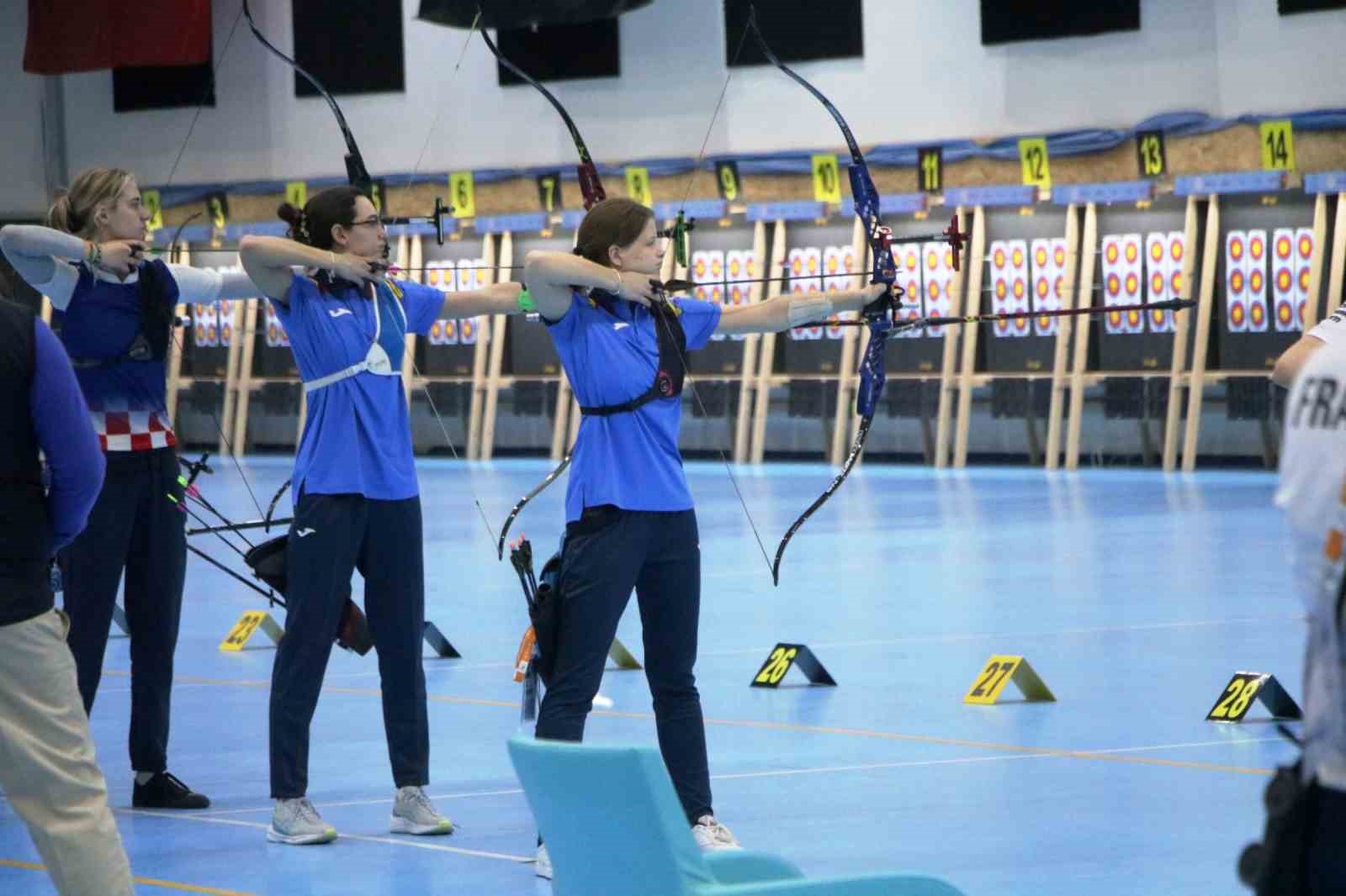 Avrupa Salon Okçuluk Şampiyonası’nda ilk oklar atıldı