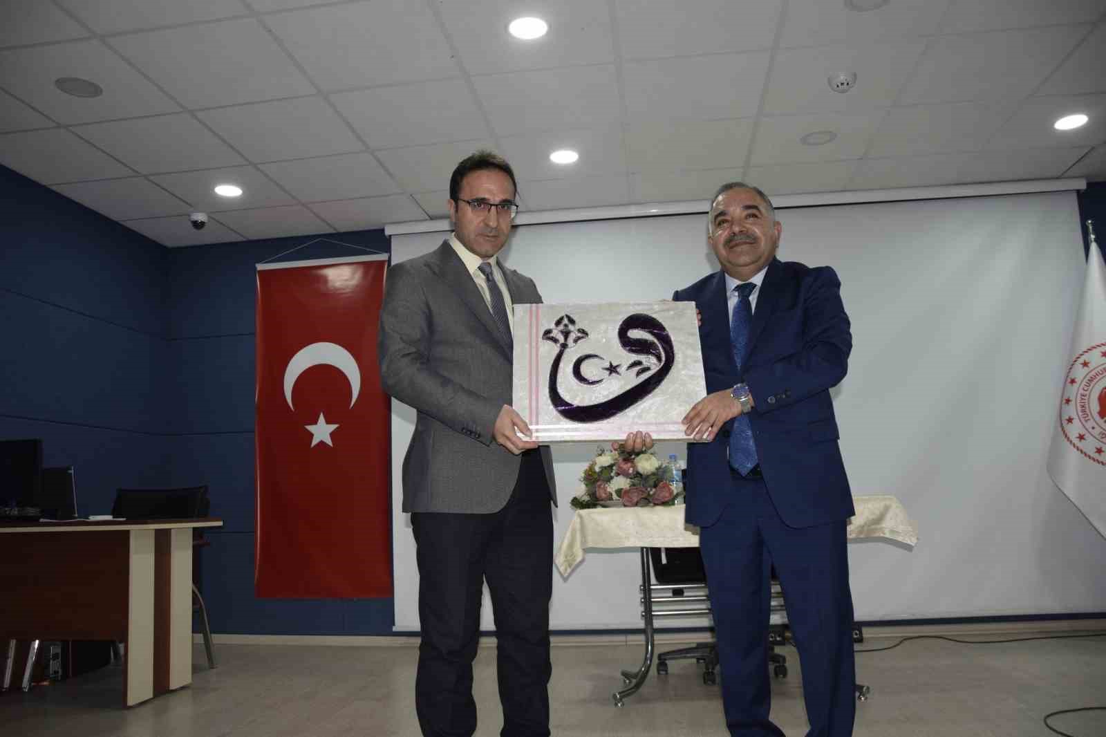 M&uuml;ft&uuml; Demir: "Aile, huzurlu bir toplumun temelidir"
