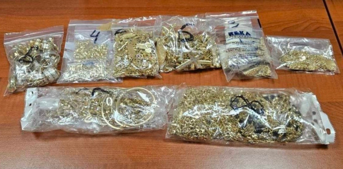 Beline yaptığı &ouml;zel kuşak ile ka&ccedil;ak altınları g&ouml;t&uuml;recekti
