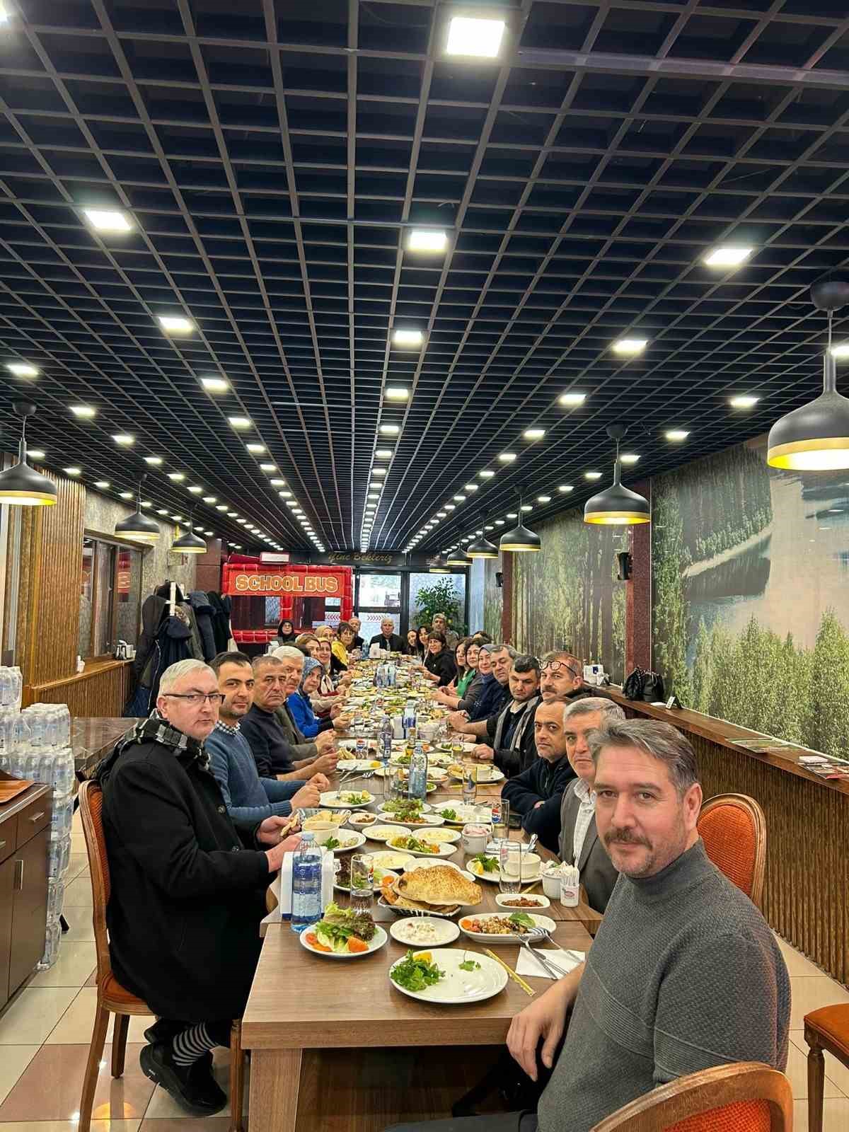 Müdür Akgün’e veda yemeği
