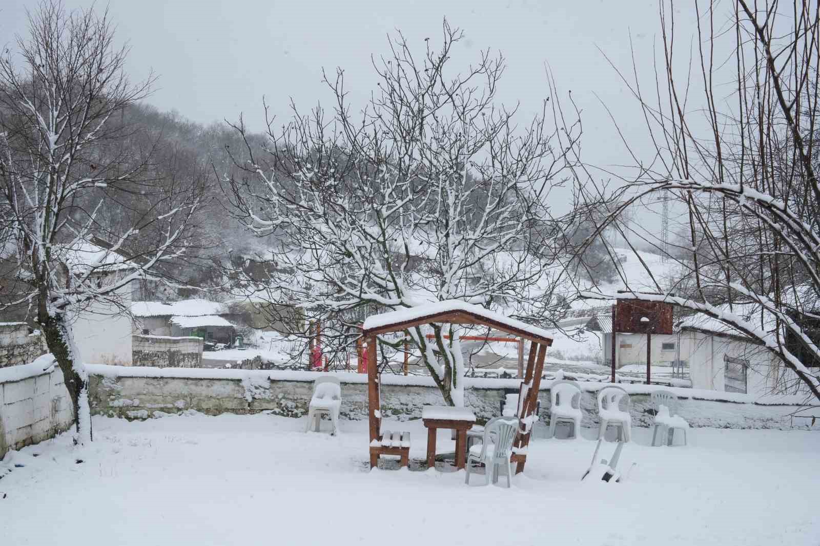 Kar yağışıyla oluşan kartpostallık görüntüler havadan görüntülendi
