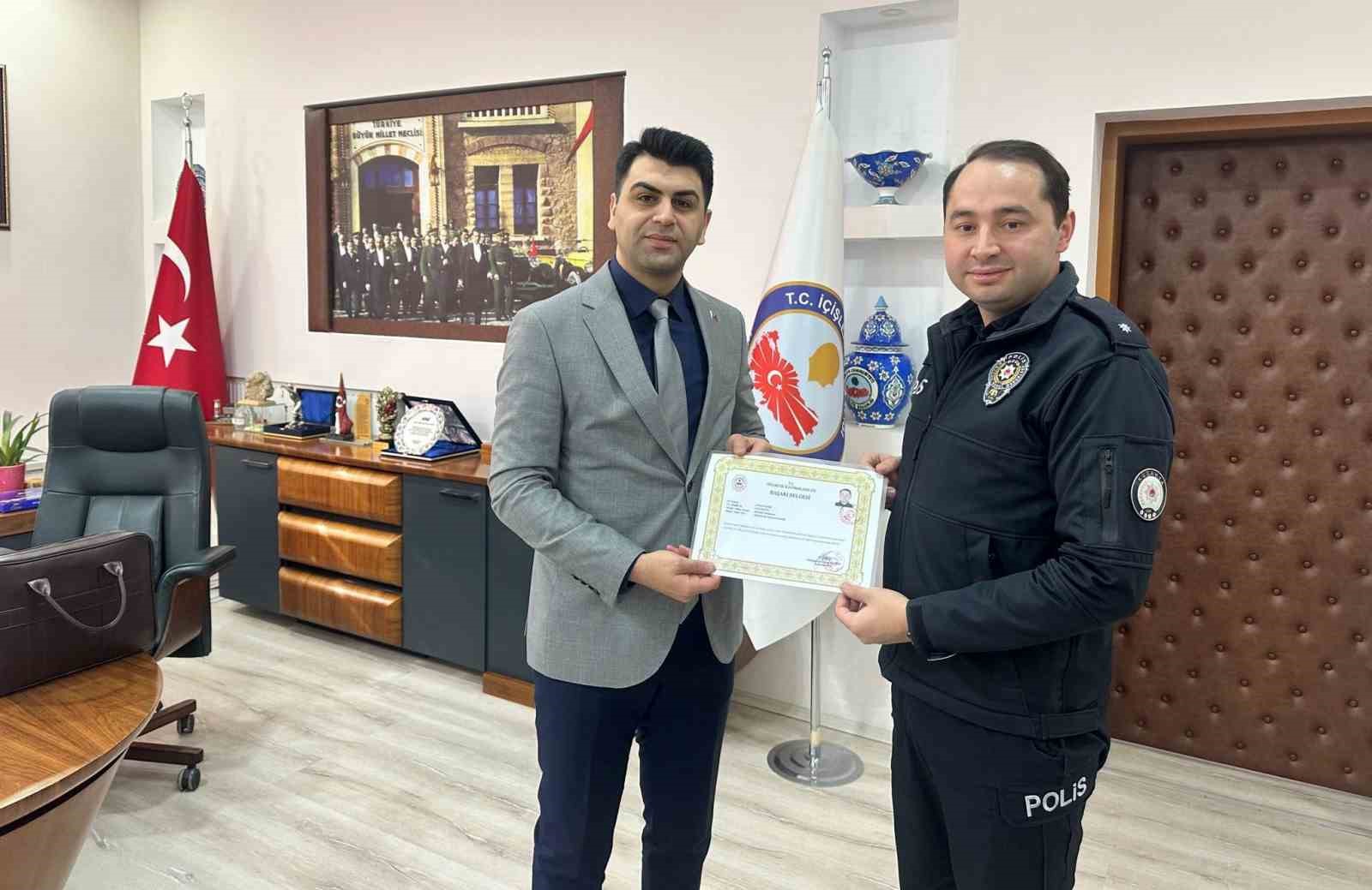 Hisarcık’ta başarılı emniyet amiri ve polislere başarı belgesi
