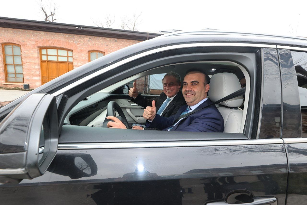 Bakan Kacır, Cumhurbaşkanlığı Dolmabahçe Ofisi’nde İtalyan Bakan Urso ile görüştü
