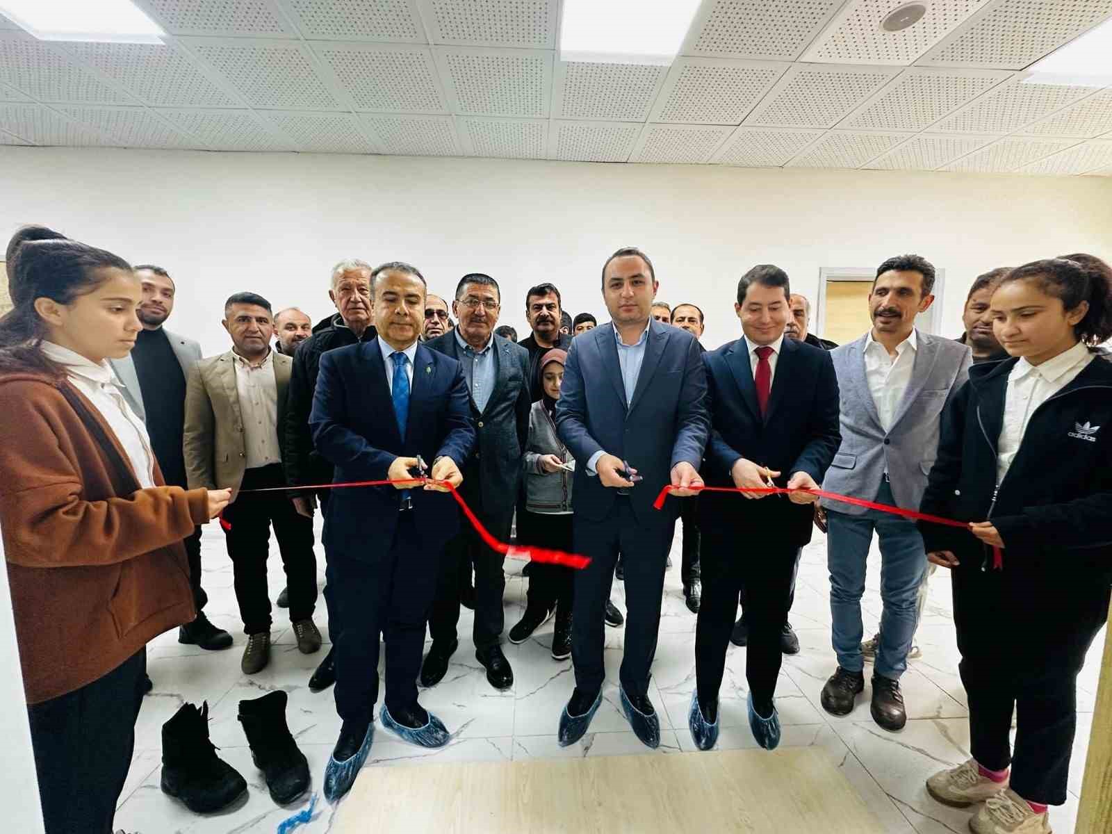 Şehit Hakan Bali ilk-ortaokulunda yeni k&uuml;t&uuml;phane a&ccedil;ıldı
