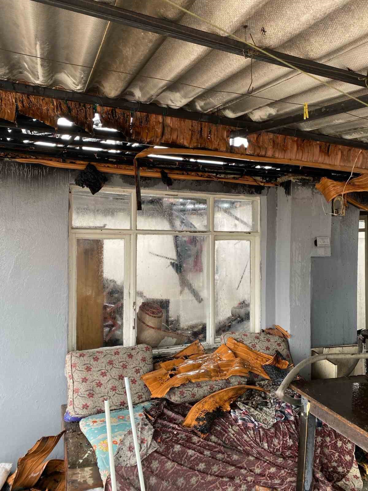 Sobadan çıkan yangın evi küle çevirdi

