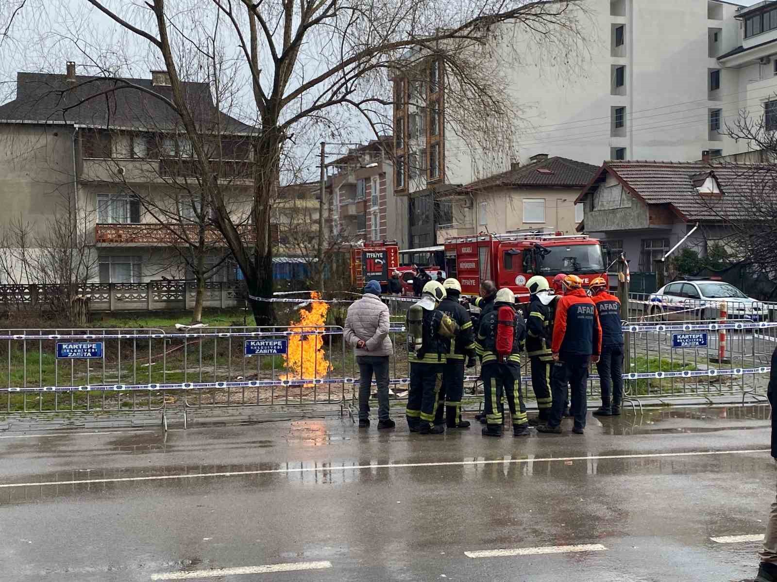 26 saattir süren yangın, numune alınması için söndürüldü
