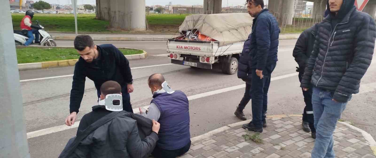 Bandırma’da kavşakta meydana gelen kazada 3 kişi yaralandı

