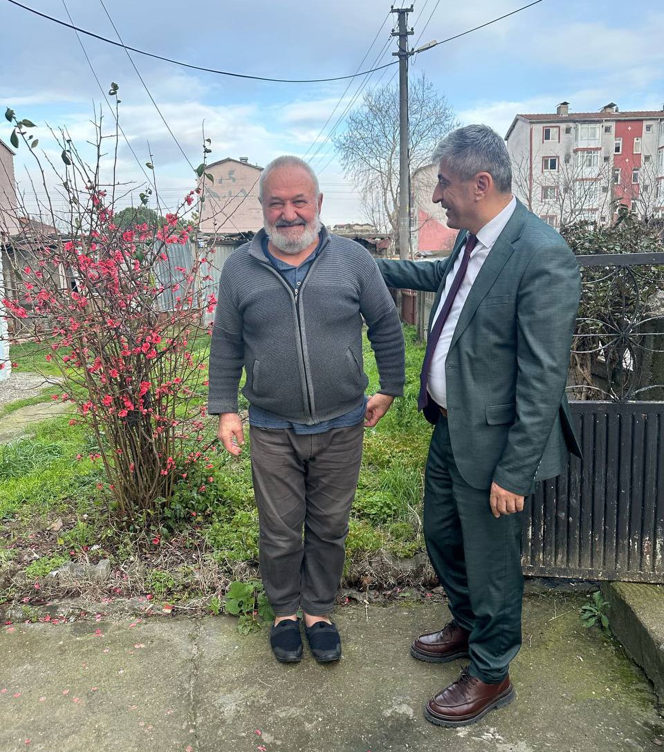 Attıkları her adımda yaşlıların yüreğini ısıtıyorlar
