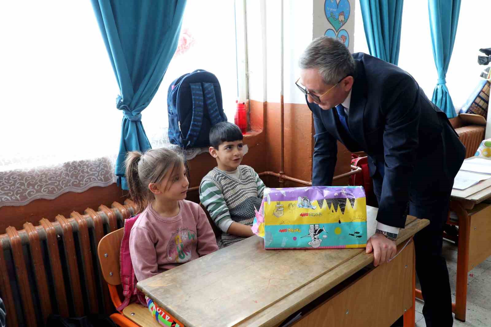 Ağrı’da "IC Mutluluk Harekatı" ile çocukların oyuncak hayalleri gerçek oldu
