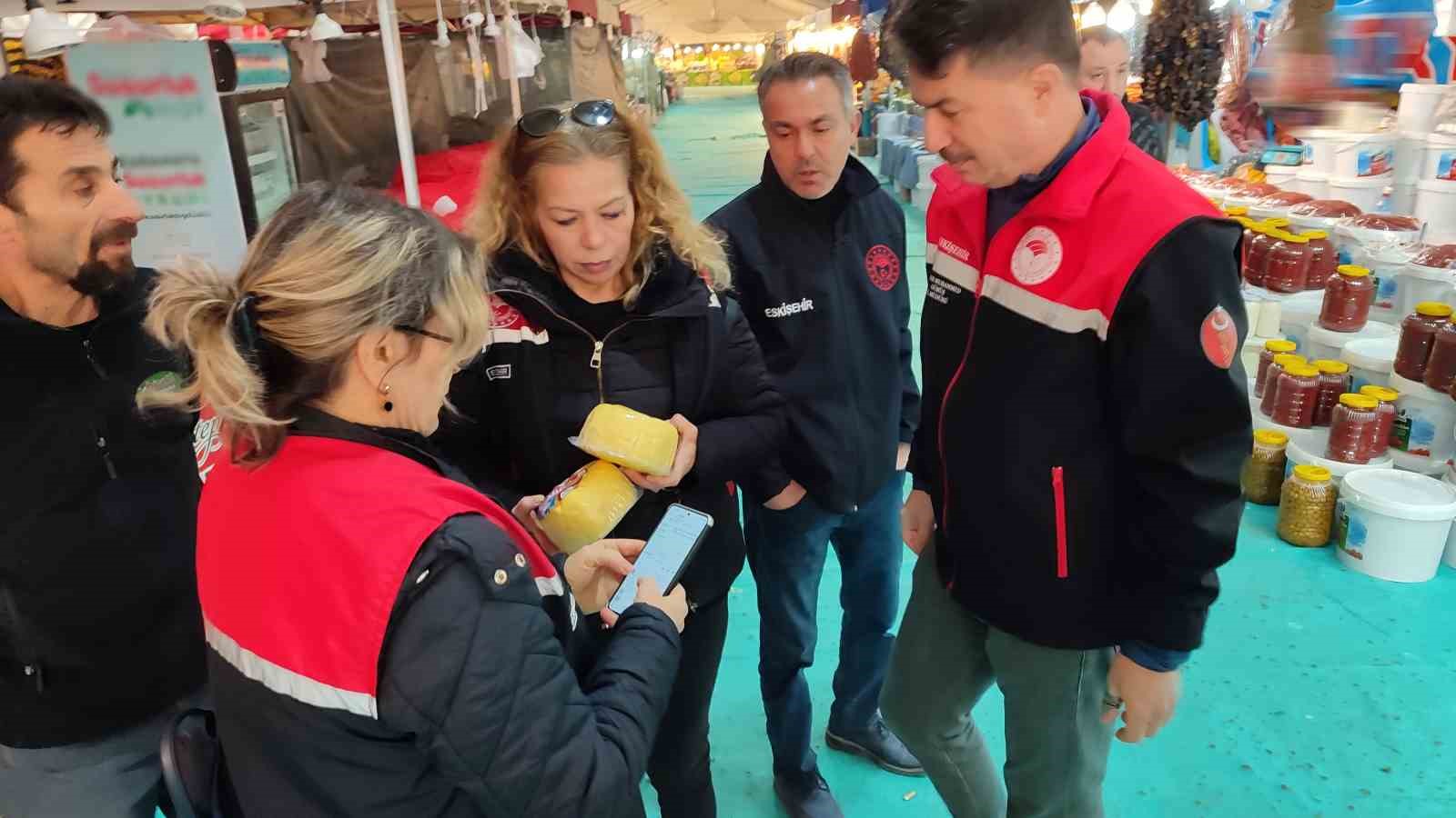 Eskişehir&rsquo;de gıda denetimi mesai mefhumu g&ouml;zetmeden s&uuml;r&uuml;yor
