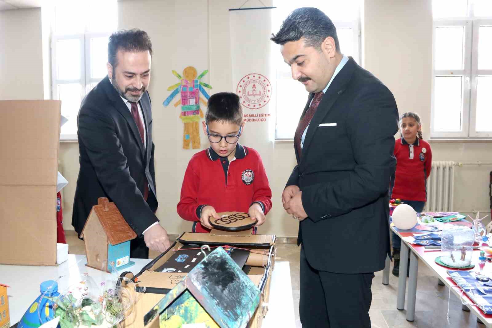 Hayal ettikleri oyuncakları tasarladılar
