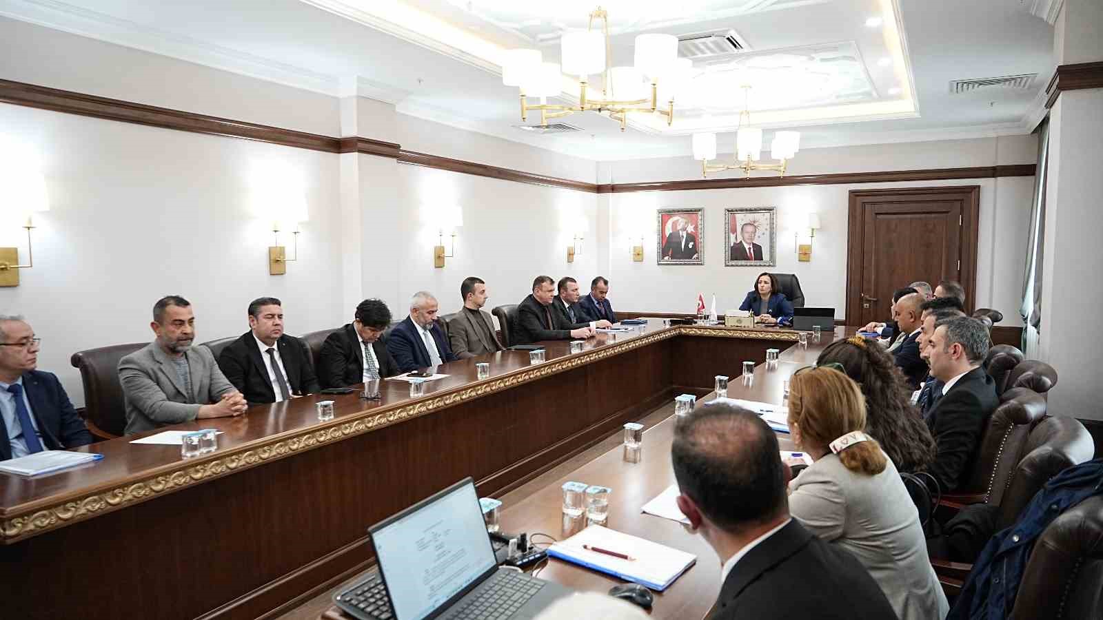 Burdur Valisi Bilgihan: &quot;Kısırlaştırılan ve küpelenen hayvanlar artık sokaklara bırakılmayacak&quot;