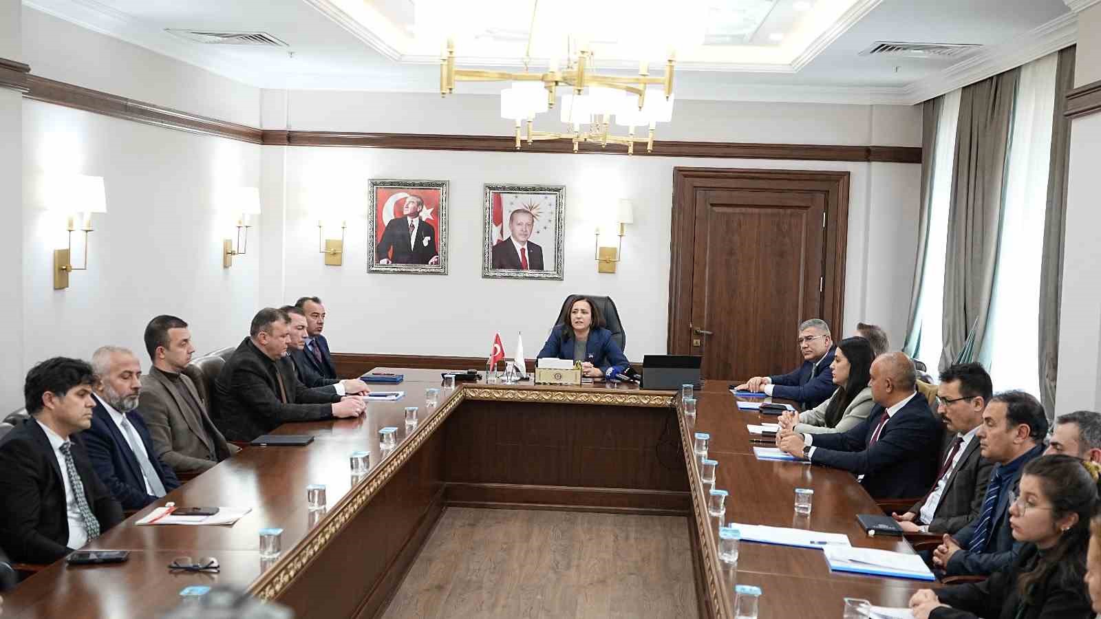 Burdur Valisi Bilgihan: "Kısırlaştırılan ve küpelenen hayvanlar artık sokaklara bırakılmayacak"

